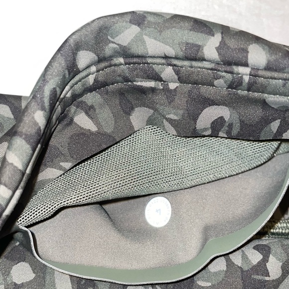 Lululemon Leggings - Size 4 - Picture 5 of 5